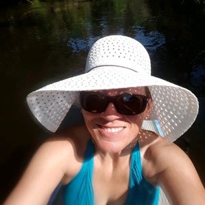 Meet your Posher, April